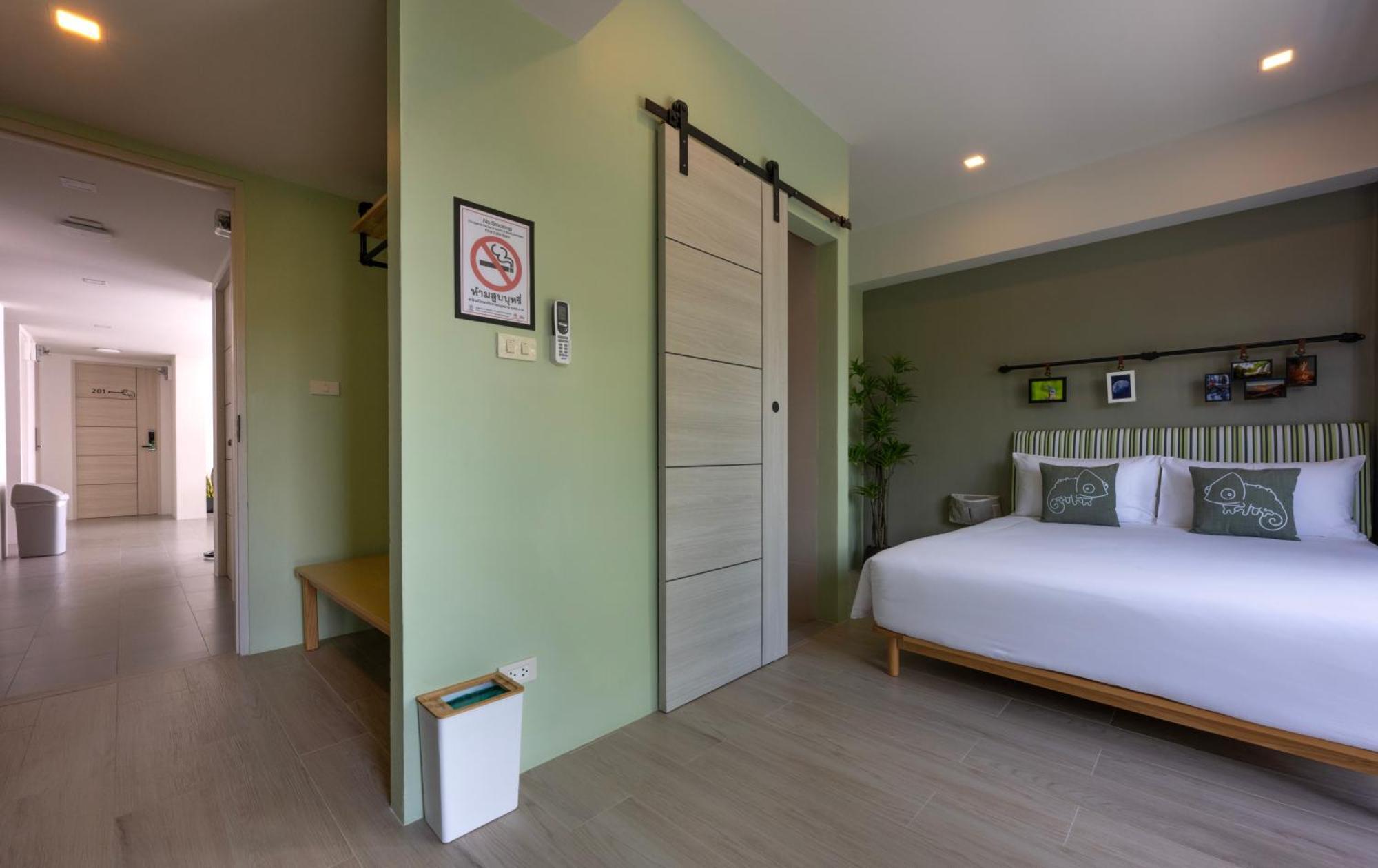 Готель Chamemon Bed Phuket Town Екстер'єр фото